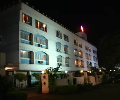 https://imgcld.yatra.com/ytimages/image/upload/t_hotel_yatra_city_desktop/v1479183263/Domestic Hotels/Hotels_Belgaum/Hotel Sankam Residency/Overview.jpg